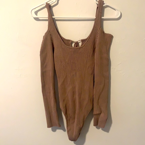 Tan colored bodysuit with open shoulder sleeves - Picture 2 of 2